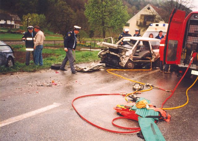 Prometna nesreča v Kamni gorci (2003) — fotografija 1