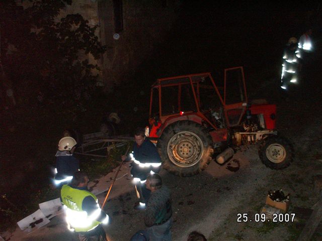 43-Nesreča traktorista Dvor Šmarje pri Jelšah 29_9_2007 (2007) — fotografija 1