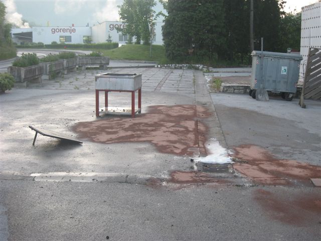 20-Razlitje jedilnega olja pri Gostišču Rio 12_5_2008 (2008) — fotografija 1