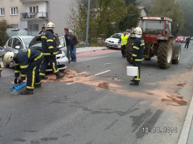 41 - Prometna nesreča Celjska cesta 10_10_2010 (2010) — fotografija 1