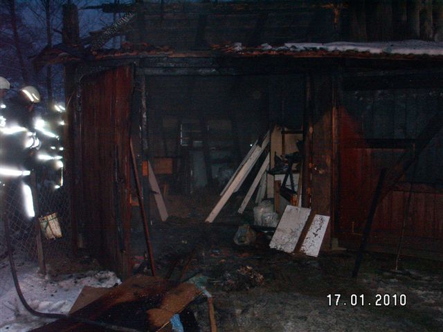 5- Požar barake Cesta na Boč 6, 17_1_2010 (2010) — fotografija 1
