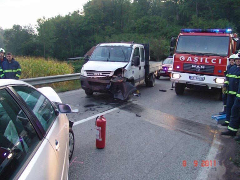 38_Prometna nesreča Kamna Gorca-Podplat 08_09_2011 (2011) — fotografija 5