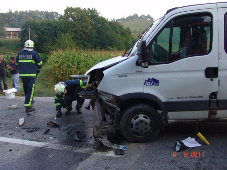 38_Prometna nesreča Kamna Gorca-Podplat 08_09_2011 (2011) — fotografija 7