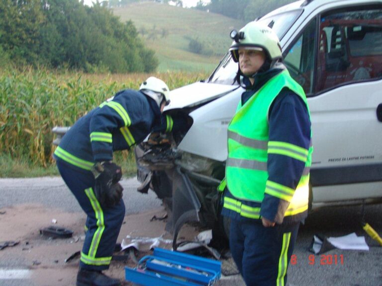 38_Prometna nesreča Kamna Gorca-Podplat 08_09_2011 (2011) — fotografija 11