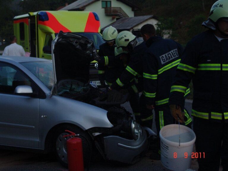 38_Prometna nesreča Kamna Gorca-Podplat 08_09_2011 (2011) — fotografija 12