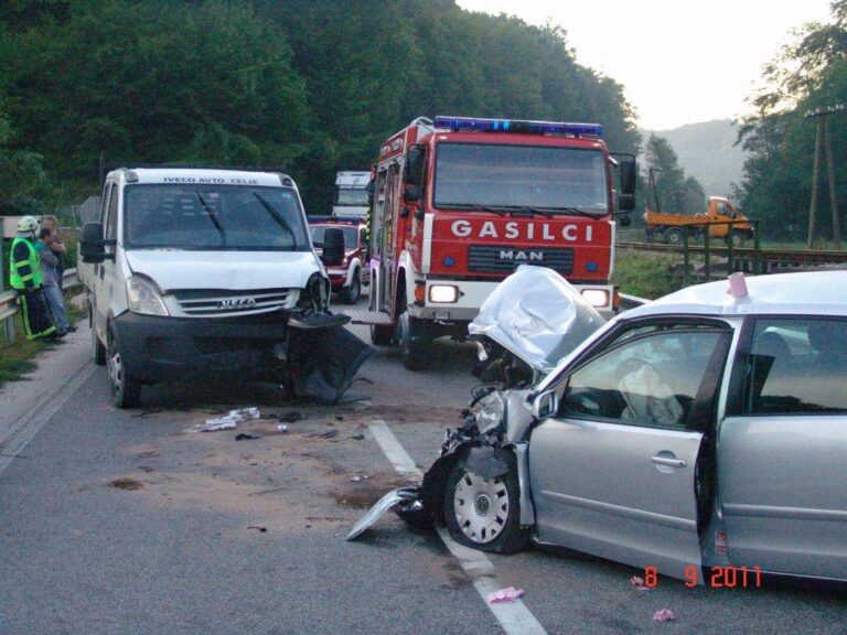 38_Prometna nesreča Kamna Gorca-Podplat 08_09_2011 (2011) — fotografija 13