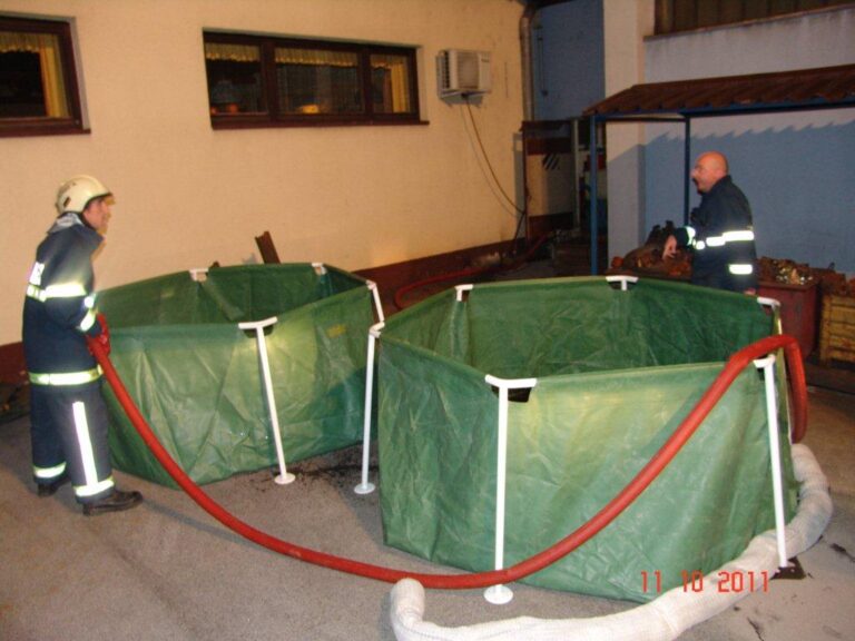 48_Razlitje kurilnega olja 12_10_2011 (2011) — fotografija 1