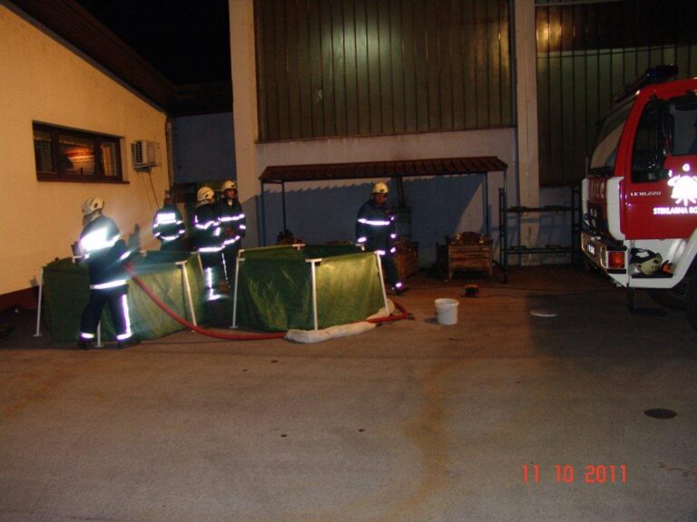 48_Razlitje kurilnega olja 12_10_2011 (2011) — fotografija 3