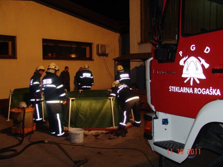 48_Razlitje kurilnega olja 12_10_2011 (2011) — fotografija 9