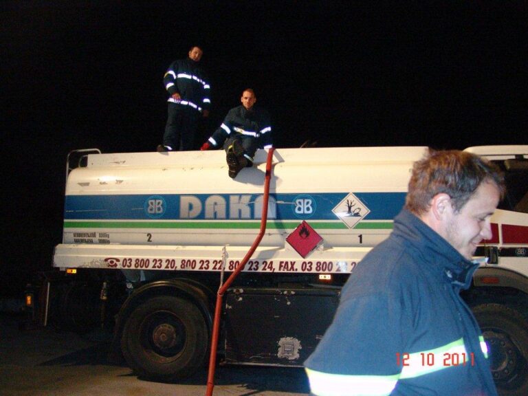 48_Razlitje kurilnega olja 12_10_2011 (2011) — fotografija 19