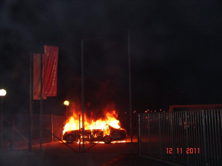50_Požar avtomobila na Podplatu_12_11_2011 (2011) — fotografija 1