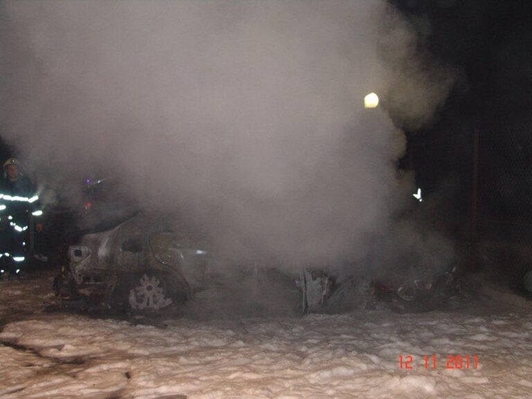 50_Požar avtomobila na Podplatu_12_11_2011 (2011) — fotografija 5