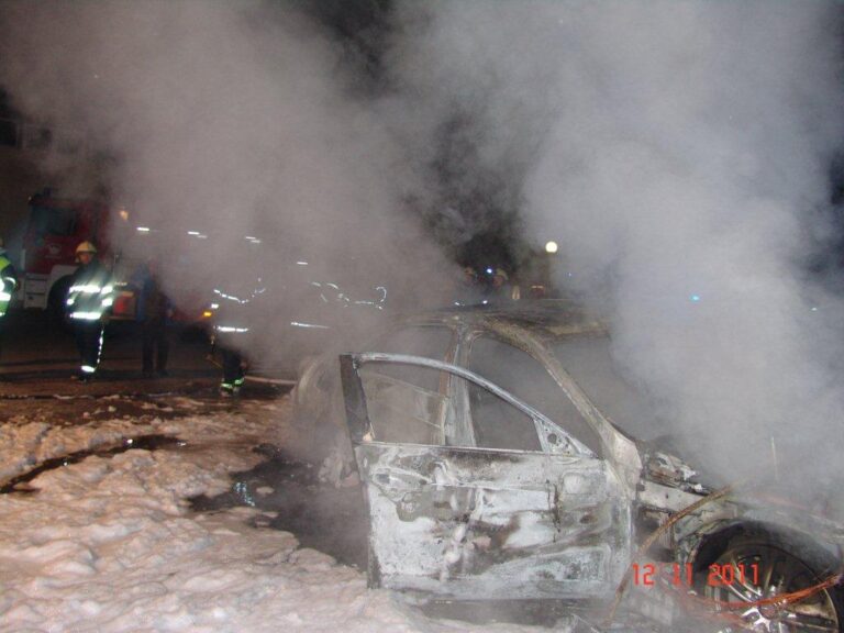 50_Požar avtomobila na Podplatu_12_11_2011 (2011) — fotografija 7