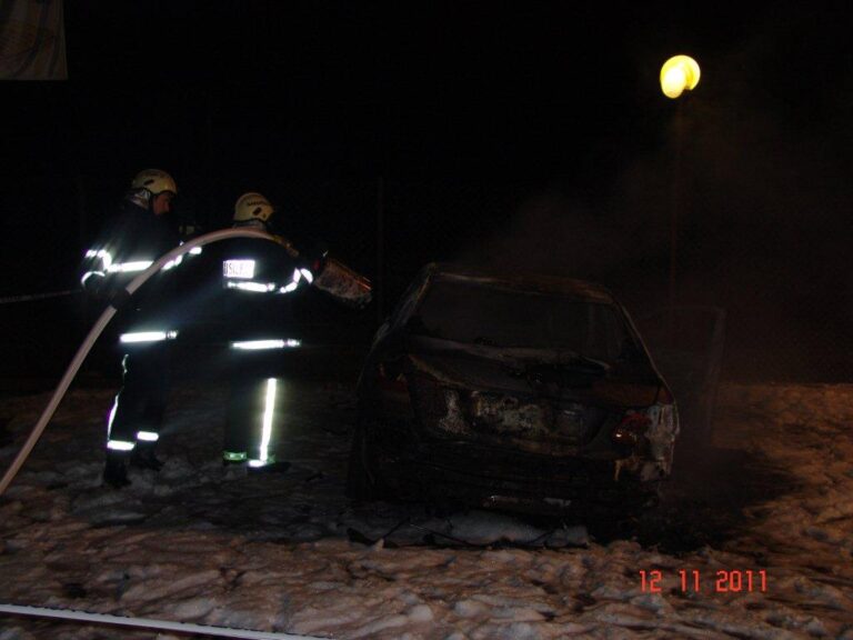 50_Požar avtomobila na Podplatu_12_11_2011 (2011) — fotografija 13