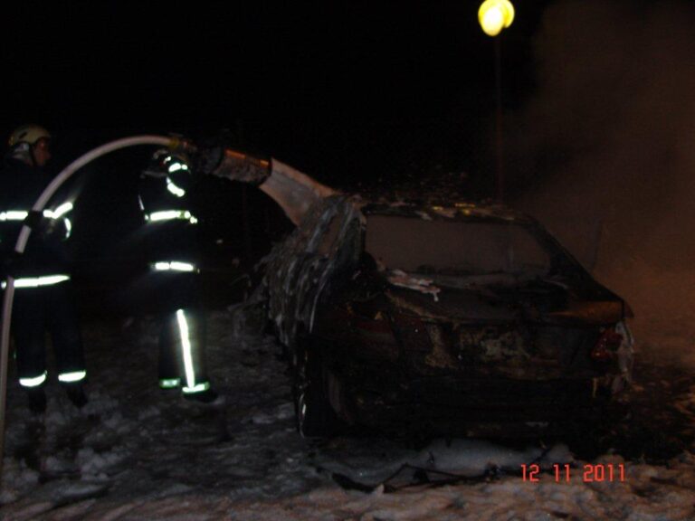50_Požar avtomobila na Podplatu_12_11_2011 (2011) — fotografija 15