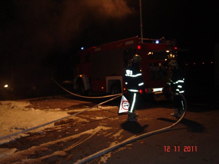 50_Požar avtomobila na Podplatu_12_11_2011 (2011) — fotografija 19