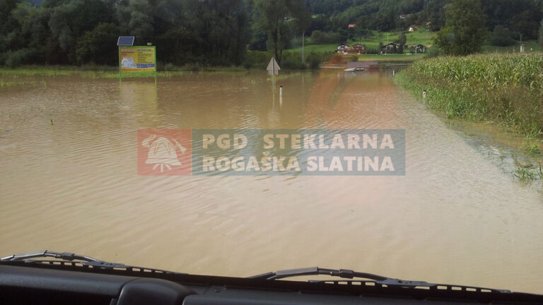 13. september Vdor meteorne vode v rezervoarje diesel goriva - Kozje (2014) — fotografija 1