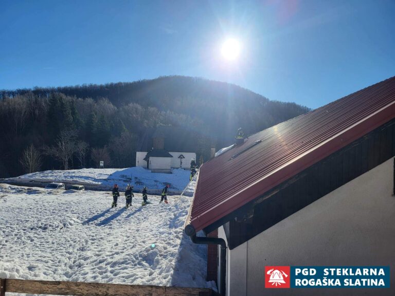 009 Odkrita streha Planinski dom na boču 4.2.2023 (2023) — fotografija 1