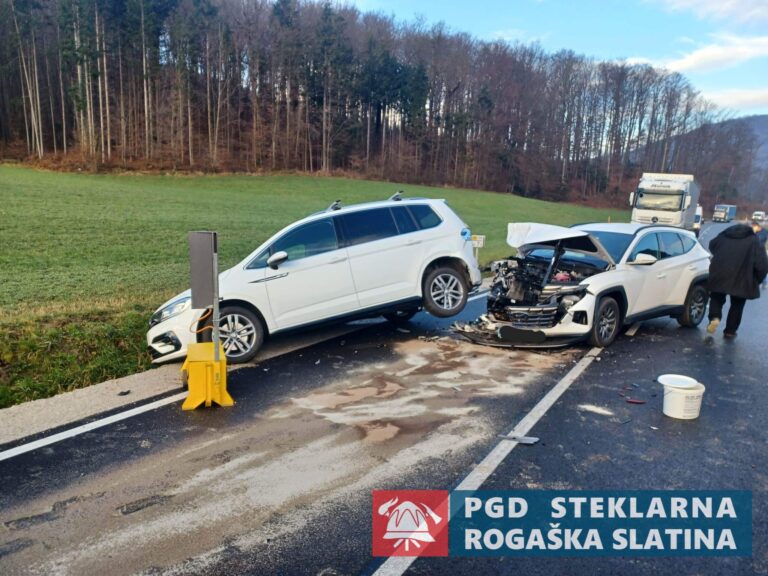 004 Nesreče v cestnem prometu Podplat-Pečica 12.1.2023 (2023) — fotografija 1