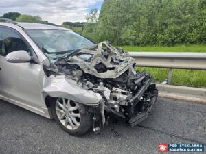 Trčenje osebnega in tovornega vozila v Grobelnem