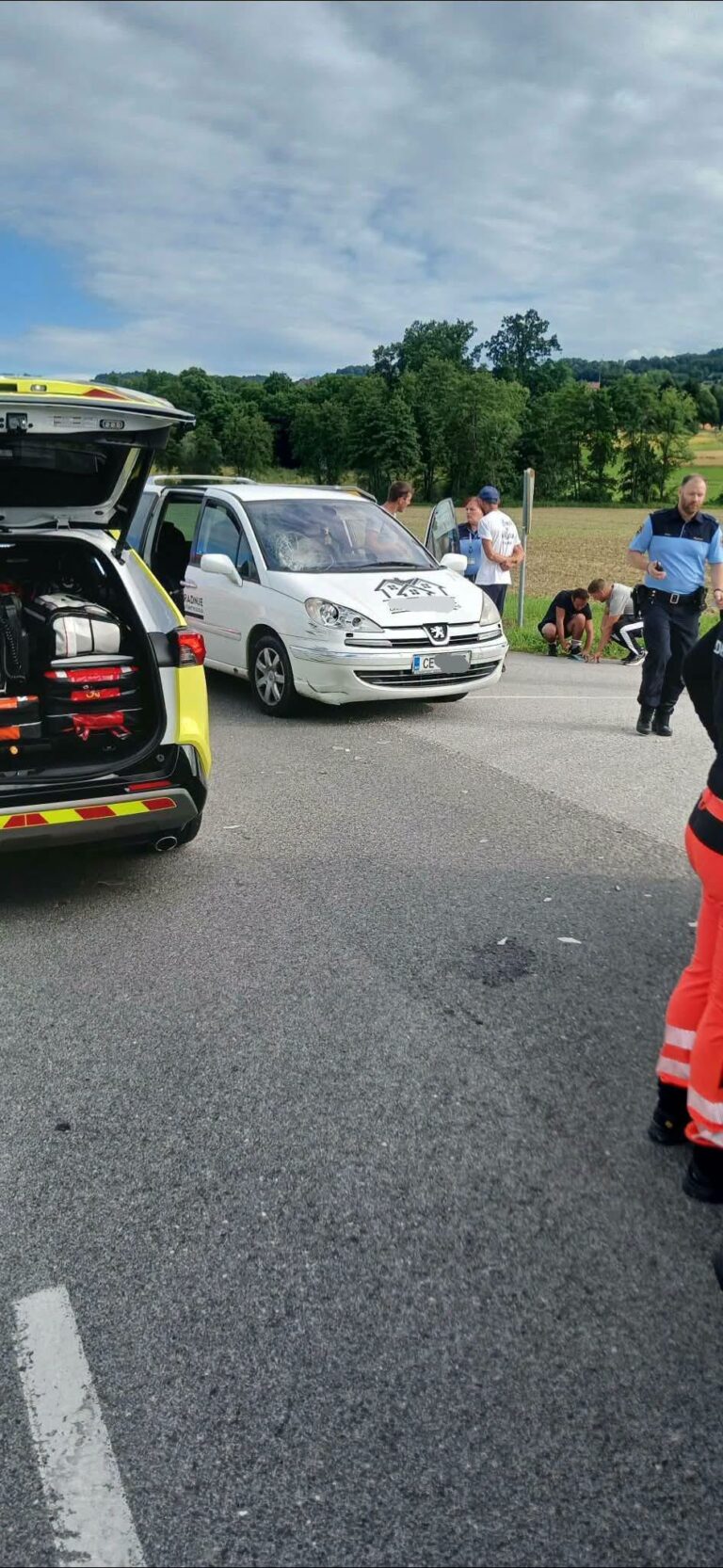 Trčenje vozila in motorista v Polju ob Sotli