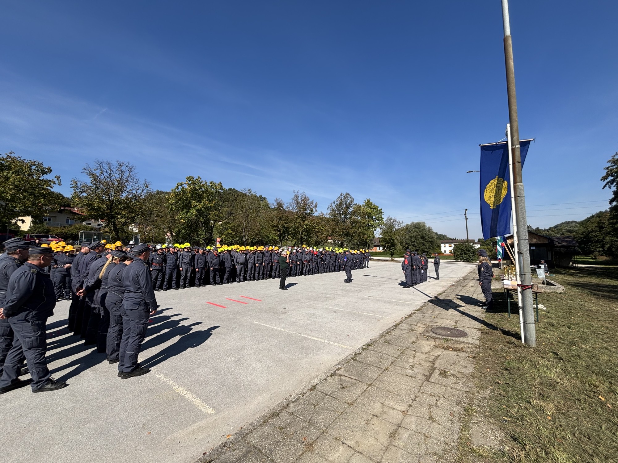 Postroj sodelujočih na nedeljskem tekmovanju.
